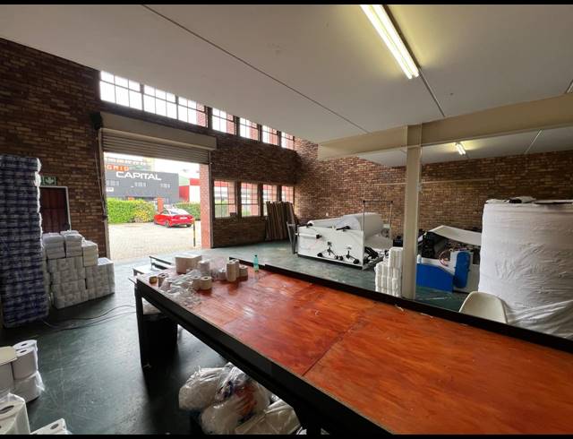 320M² WAREHOUSE TO LET IN STRIJDOMPARK
